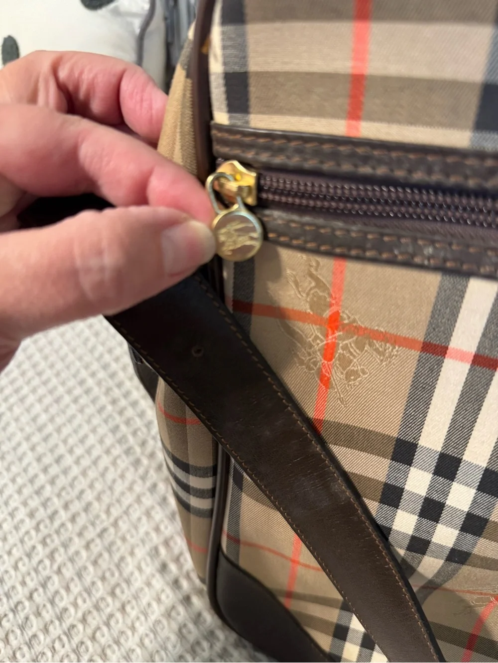 Burberry Novacheck  Men’s Travel Bag in Beige Plaid